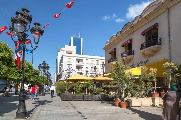 歴史的な建築とチュニス, チュニジア - 2017 年 5 月 19 日: 市内中心部 — ストック写真
