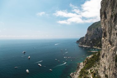Augustus bahçeleri Capri Adası kenarı, deniz manzarası ve