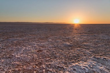 Chott El Djerid'de gün doğumu - Sahra Çölü'nde Tunus'ta tuz gölü