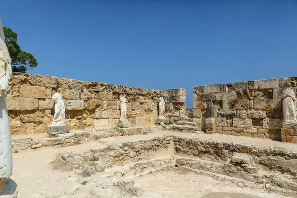 Famagusta, República Turca del Norte de Chipre. Ruinas de la ciudad antigua Salamis . — Foto de Stock