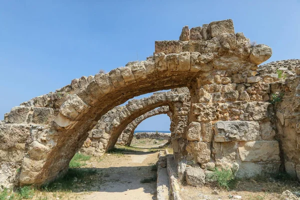 Famagusta, República Turca del Norte de Chipre. Ruinas de la ciudad antigua Salamis . — Foto de Stock