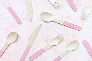 Çevre dostu tek kullanımlık ahşap kaşık, çatal ve bıçaklar.