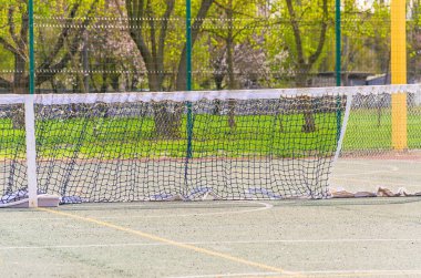 Tenis Kortu profesyonel oyunlar için beyaz bir kılavuz ile.