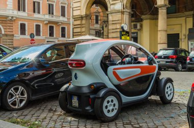 Küçük sokakları, geniş ve ebedi şehir Roma.