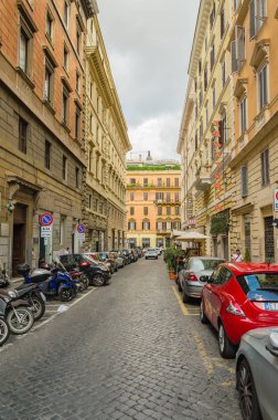 Küçük sokakları, geniş ve ebedi şehir Roma.