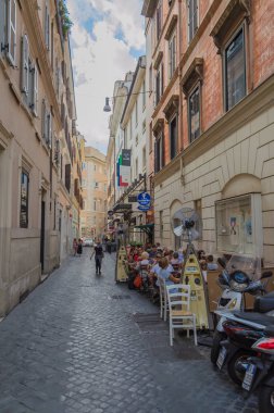 Küçük sokakları, geniş ve ebedi şehir Roma.