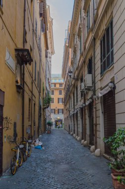 Küçük sokakları, geniş ve ebedi şehir Roma.