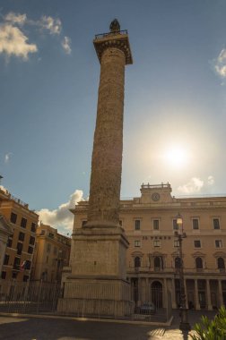 Büyük Roma tarihi mimarisi ile.