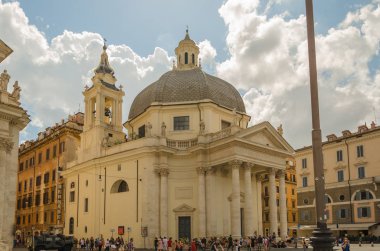 Büyük Roma tarihi mimarisi ile.