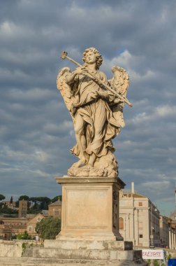 Mermer heykel melek bir köprü Roma, İtalya.