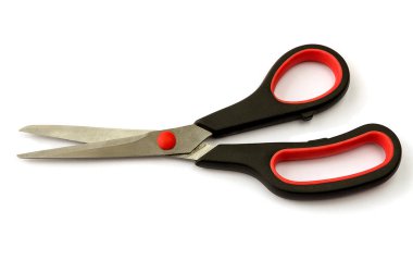 Kırtasiye makası beyaz arkaplanda izole edildi