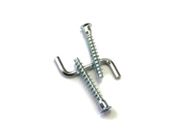 Çivi ve vida, anahtarları ve beyaz bir arka plan üzerinde tornavida.