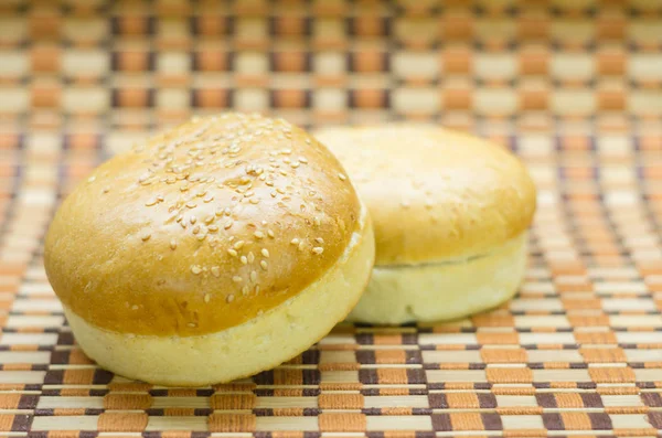 Hamburgerbrötchen Mit Verschiedenen Füllungen Sortiert Auf Schönem Hintergrund — Stockfoto