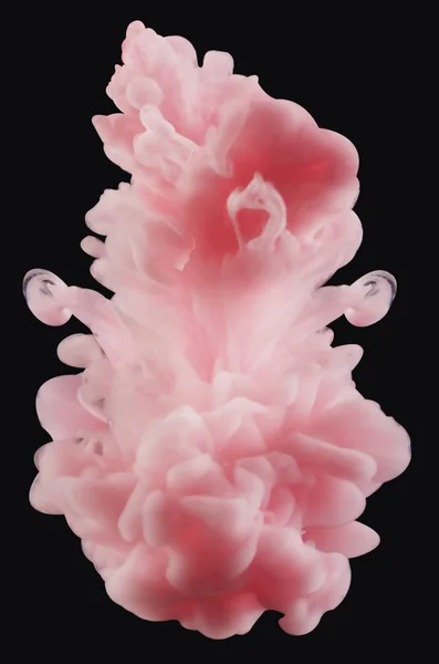 Siyah arka planda suya akrilik boya sıçramış..