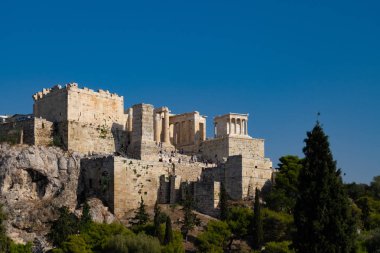 Atina, Yunanistan - 17 Ağustos 2016: Atina'da Akropolis'in eski kentinin görünümü.