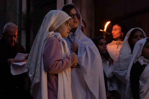 Σικελία Ιταλία Φεβρουαρίου 2016 Μερικά Νεαρά Κορίτσια Στην Καθολική Πομπή — Φωτογραφία Αρχείου