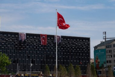 İstanbul, Türkiye - 17 Haziran 2016: İstanbul'da Taksim Meydanı'nda sivil bina manzarası.