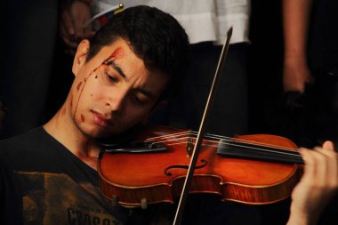 Merida, Venezuela - 5 Nisan 2017: Universidad de Los Andes binasında Sanatçılar Pasifik protestoları.