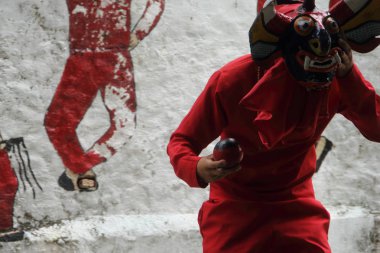 Merida, Venezuela - 6 Nisan 2017: Venezuela de Antier Park'ta bir sanatçının diablo de yare temsili.