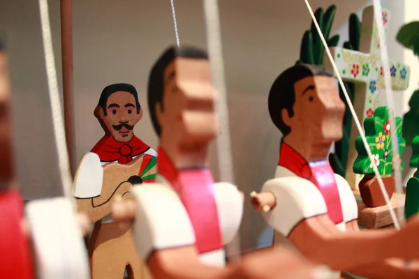 委内瑞拉梅里达当地工厂博物馆的成品木制玩具 — 图库照片
