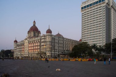 Mumbai, Hindistan - 15 Şubat 2019: Taj Sarayı manzarası, Hindistan geçidi yakınlarında bir yıldız oteli.