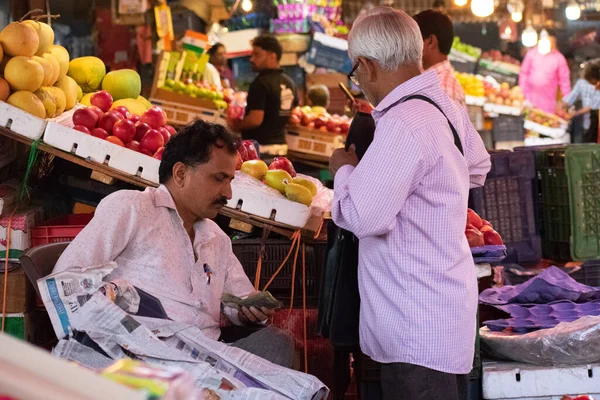 Mumbai India Febrero 2019 Tendero Local Una Tienda Verduras Mercado —  Fotos de Stock