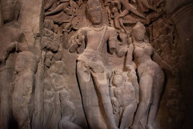 Mumbai, Hindistan - 12 Mart 2019 Fil Mağaraları 'nda oyulmuş güzel taş heykel.