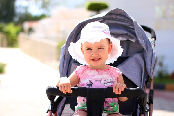 Tatil mutlu bebek
