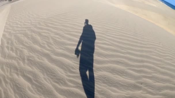 Lone Hiker Sahara Desert Walks Sand Dunes Casts Long Shadow — Stock Video