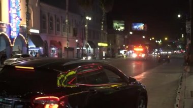 Los Angeles - 19 Eylül 2019: İtfaiye araçları arama için yarışıyor, sirenler çalıyor ve 19 Eylül 2019 'da Los Angeles' ta ışıklar yanıyor. Kaliforniya, Usa