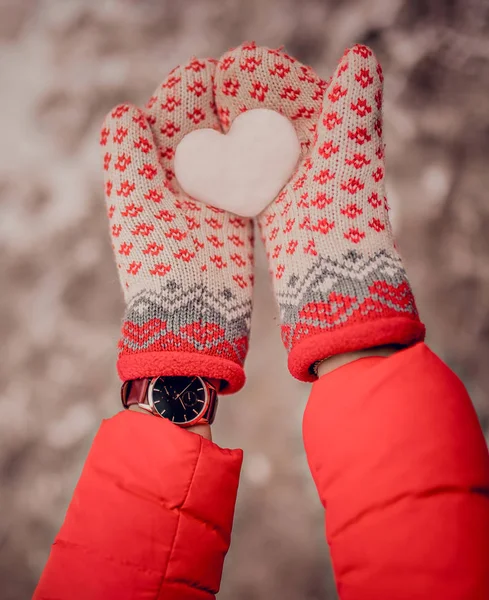 Reloj Elegante Mano Mujer —  Fotos de Stock