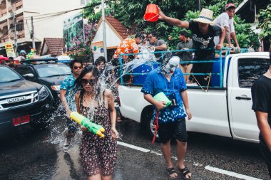 İnsanlar ve turistler katılmak Songkran Su Festivali orta Chiang Mai | 13 Nisan 2013 | EDI Chen