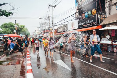 İnsanlar ve turistler katılmak Songkran Su Festivali orta Chiang Mai | 13 Nisan 2013 | EDI Chen