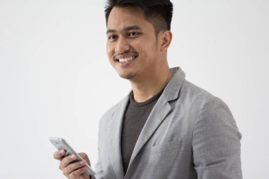 Akıllı cep telefonlu Asya Gençlik Şirketi