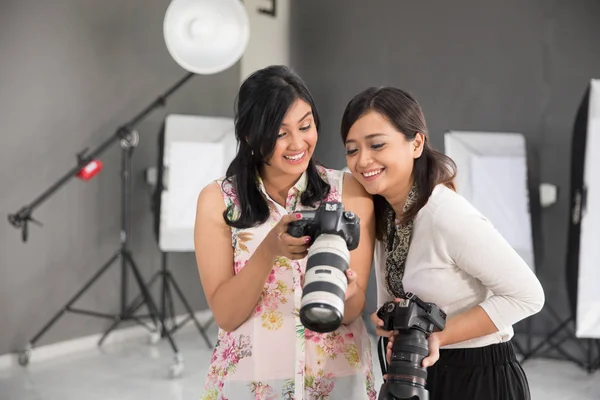 Two photographer of young woman — Stock Photo, Image