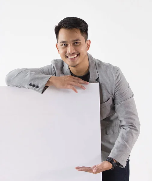 Pose Hombre Negocios Joven Sosteniendo Señalando Espacio Libre —  Fotos de Stock