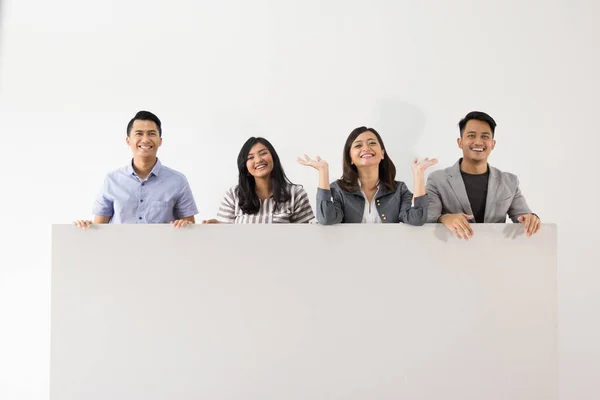 Grupo de jóvenes empresarios — Foto de Stock