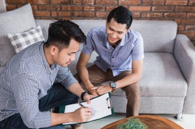 Evde bir şey tartışıyorduk.