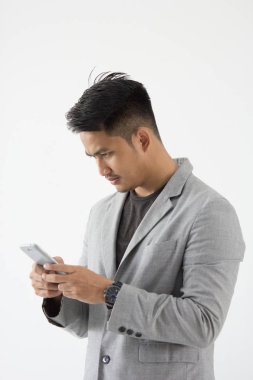 Akıllı cep telefonlu Asya Gençlik Şirketi