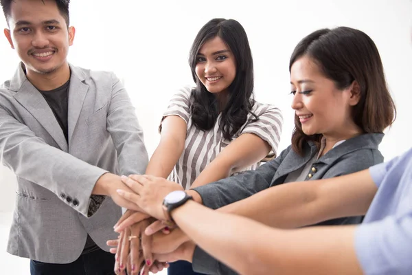 Asiático negocio equipo reunión y manos juntos —  Fotos de Stock