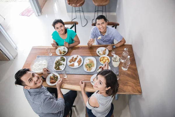 Asiático pessoas tendo almoço — Fotografia de Stock