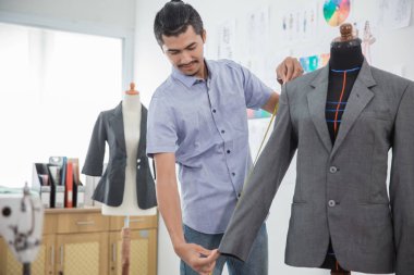 Moda Tasarımcısı olun bir giyim