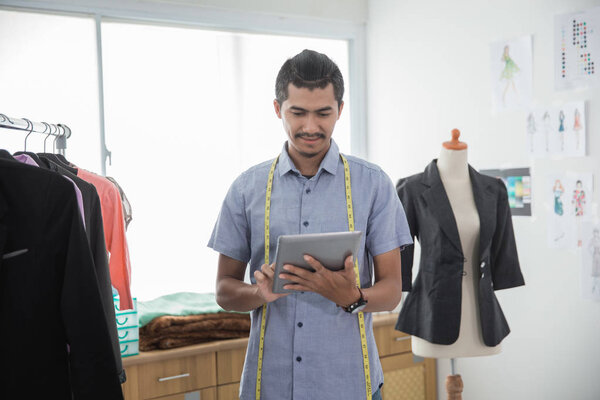 современный дизайнер продавать продукт онлайн
