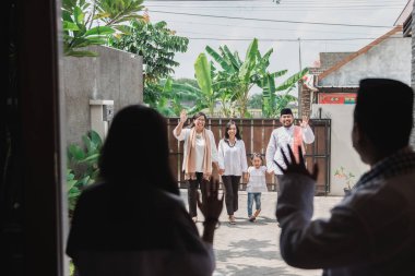 bayram sırasında aile ziyaret arkadaşım mubarak