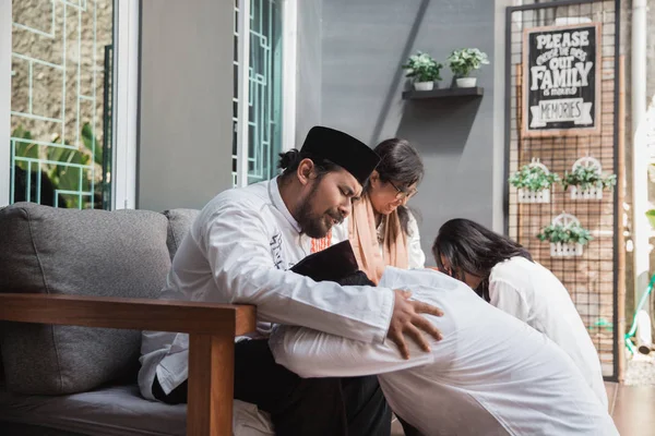 Muslim eid Mubarak anderen verzeihen — Stockfoto