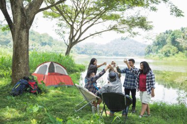 Dostluk mekân hedef seyahat. Cam alkış