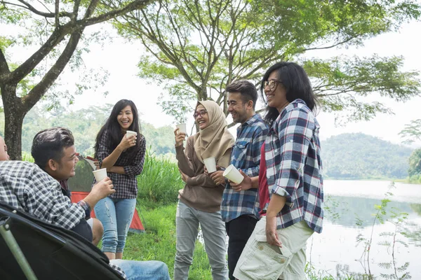 Vriendschap Hangout reizen bestemming — Stockfoto