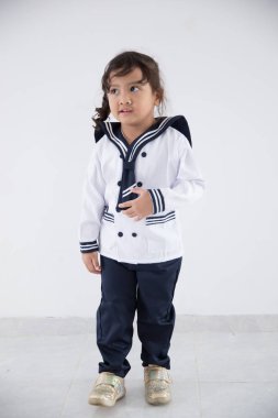 küçük çocuk meslek üniforma denizci gibi davranmaya