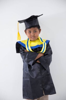 küçük çocuk mezuniyet