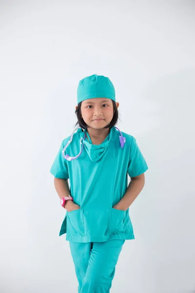 Kleines Kind in Uniform als Krankenschwester — Stockfoto